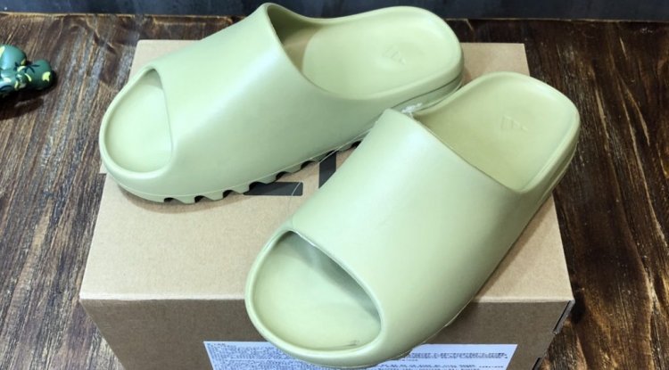 The Best Dhgate Yeezy Slides Review - HighFashionFinds - Sneaker and ...